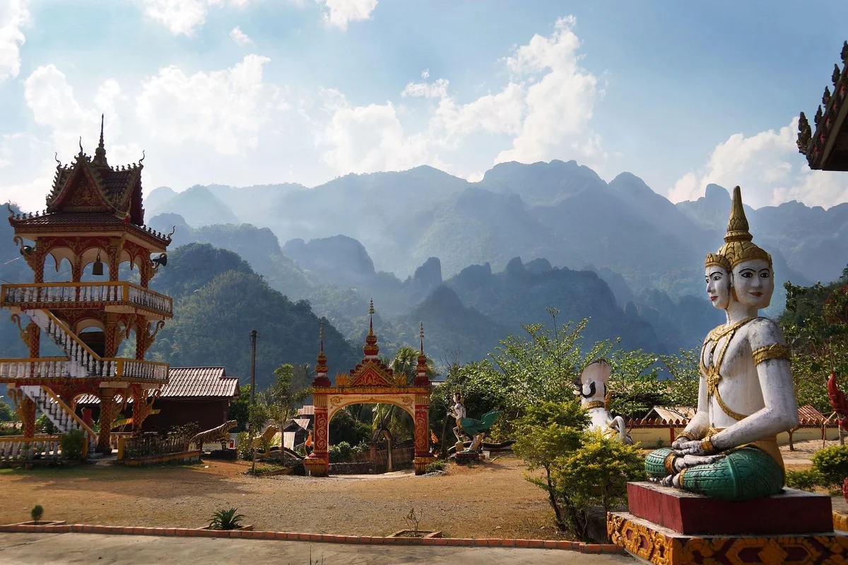 laos temple bouddhiste montagne