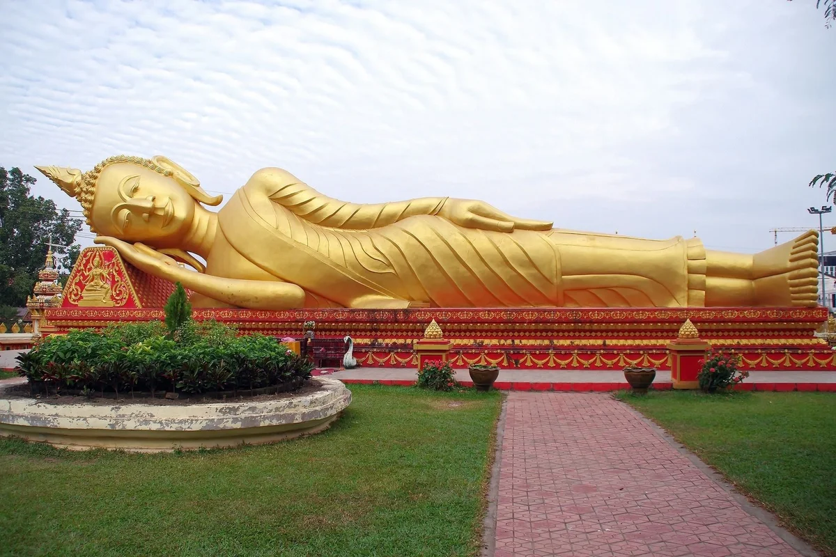 laos vientiane bouddha couché